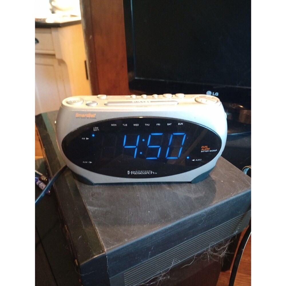 Emerson Research SmartSet AM/FM Dual Alarm Clock model CKS1862 TESTED